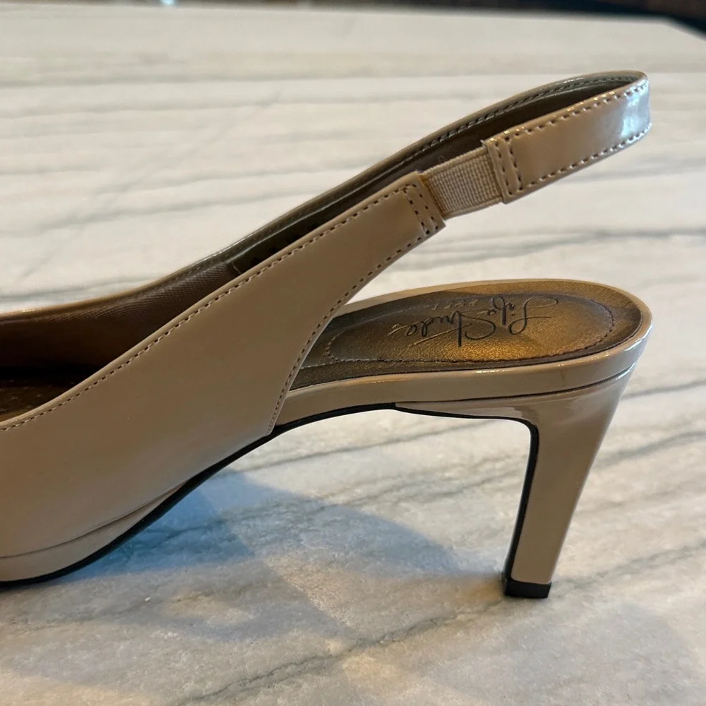 Life Stride Soft System Nude Slingback Heels with Flex Soles Size 9.5